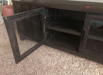 Entertainment center tv stand  asking $65 obo can hold up to a 60-65 inch