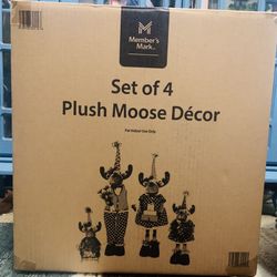 Set of 4 Plush Moose Dećor