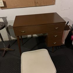 Singer Sewing Machine With Table