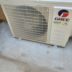Split Ac 2ton New Used For 3 Months 