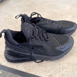 Nike 270 Kids Size 5Y 