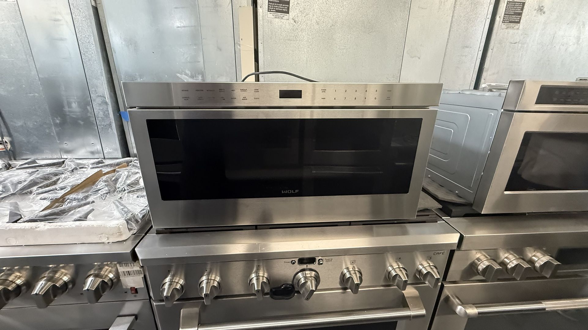 🔥 Wolf 30” Built-In Microwave Oven (MD30PE/S) – Premium Performance & Design Model: MD30PE/S Retail Price: $2,435 📆 Manufactured: April 2016 📦 Lig