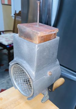 VINTAGE 1930’s GERMAN CHEESE CRATER CRANK WOODEN HANDLE (see Photos)