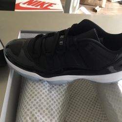 New Men’s Air Jordan 11 Low Retro size 9.5