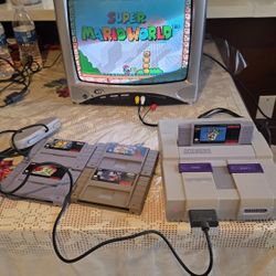 Super Nintendo Bundle + 5 Games + 11" CRT TV – Works Great