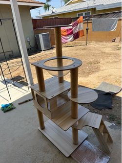 Cat tree