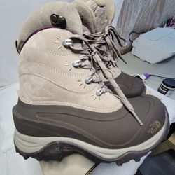 $ PRICE CUT $  Women's North Face Snow Boots