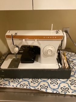 Vintage Singer sewing machine model 247