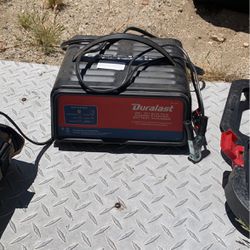Duralast Battery Charger 