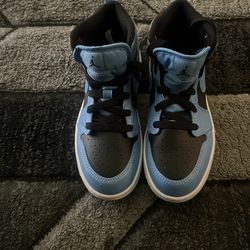 Air Jordan’s baby blue 2y