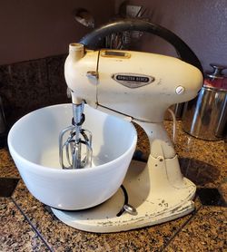 Vintage Hamilton Beach Model G Stand Mixer With Bowl And Juicer Attachment