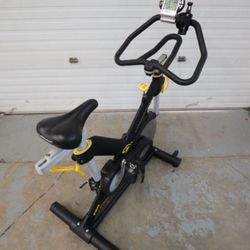 Used LeMond Revmaster Pro Indoor Cycle w Pilot II Computer Display L-15300-A 19-10-A01 Upright Stationary Bike