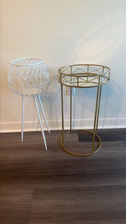 2 plant stands