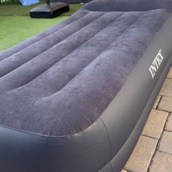 Selling INTEX electric single inflatable mattress 