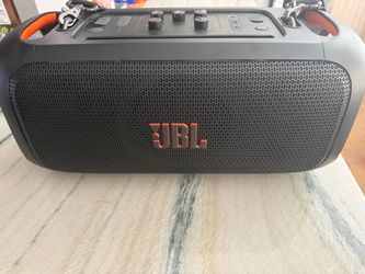 JBL  party box on-the-go essential