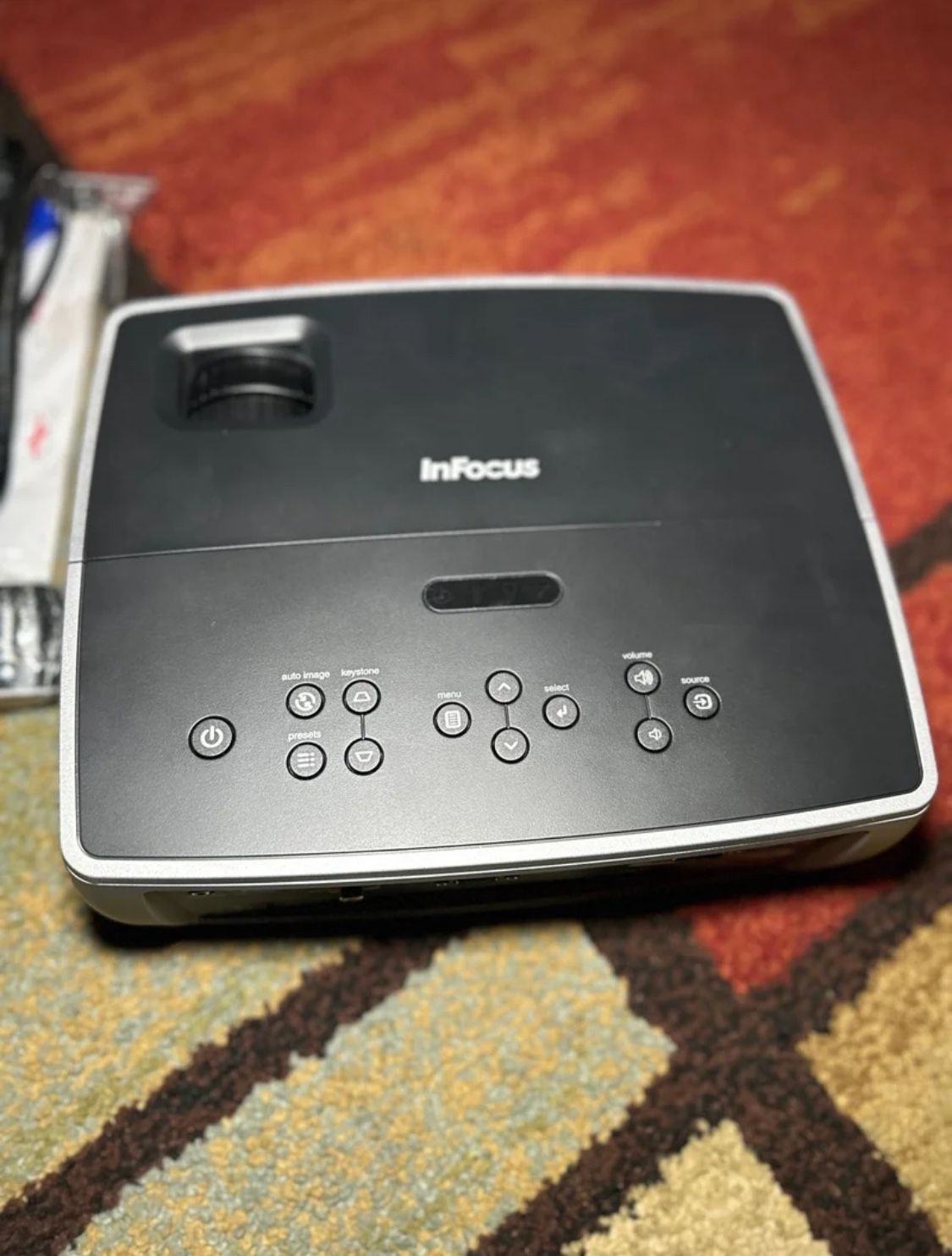 INFOCUS IN2102EP DLP PROJECTOR 2500 LUMENS HD 1080I IN EXCELLENT CONDITION