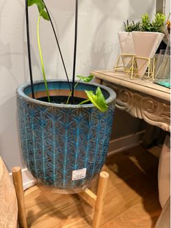 Pot plant ceramic 12x12 - pot only, $18 with the stand stand not included otherwise