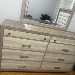 Dresser With Mirror 