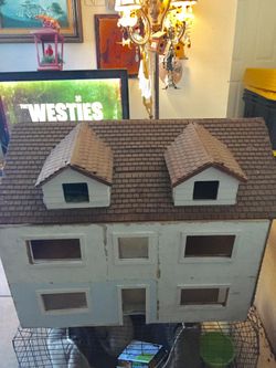 WOODEN DOLL HOUSE