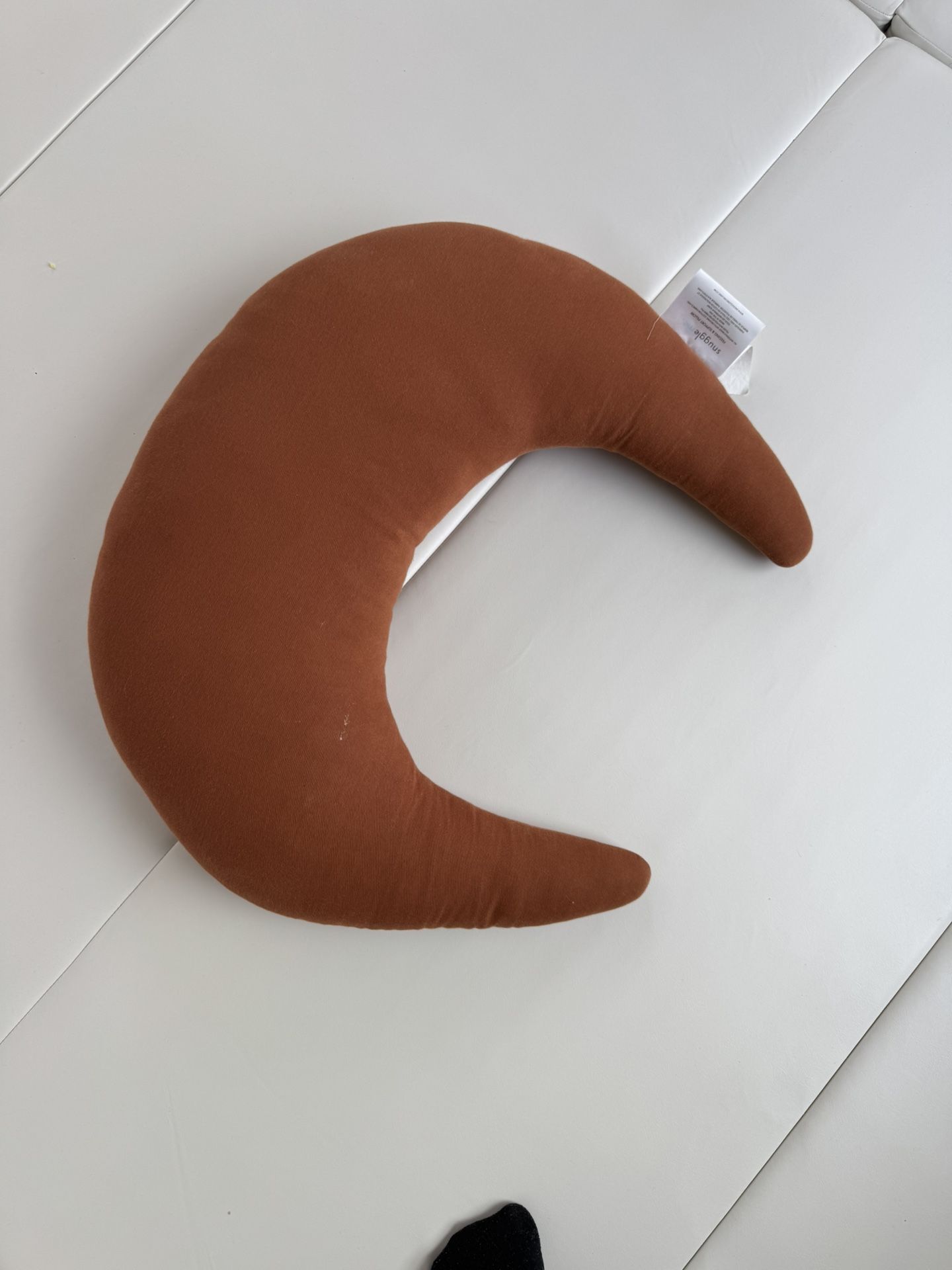 SNUGGLE ME ORGANIC MOON SHAPED FEEDING PILLOW