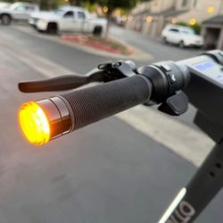 Apollo Go Electric Scooter - Like New, Warranty Until Aug 2026