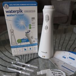 Waterpik WP-400 Cordless Plus Waterflosser • Rechargeable • Brand New In Box