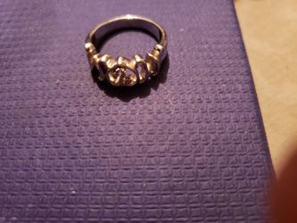 Mom ring with diamond size 7