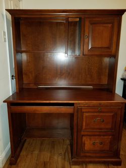 Sturdy Meridian Workstation by Riverside Furniture!! Best offer takes it!! Free office Surge Protector included!!!