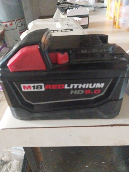 Milwaukee M18 Red Lithium 9.0 Ah Battery &CHARGER
