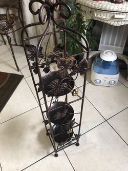 Vintage Beautiful tier 3 small plants/decorative piece holder