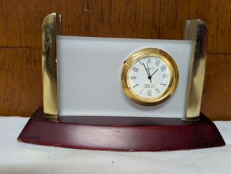 Danbury Quartz Desk Clock – Brass & Wood Accent, Elegant Design

📋 Description: