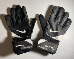 Nike Match Jr Goalkeeper Gloves (Youth) – Good Grip, Worn Condition