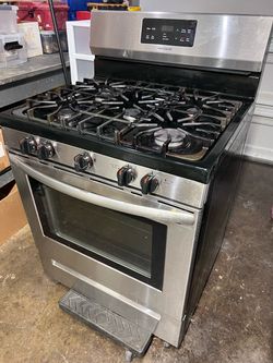 Frigidaire 30 Inch Wide 5 Cu. Ft. Free Standing Gas Range with Quick Boil Setting and Low Simmer Burner