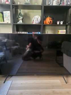 2 Samsung TVs 70in