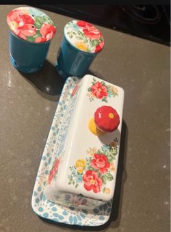 Pioneer Woman Butter Dish and Salt & Pepper Shakers Set
