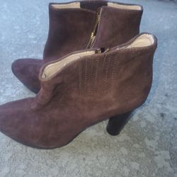 Women's suade boots brown size 8