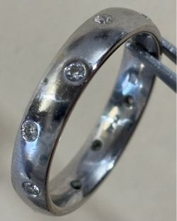 PLATINUM RING with 10 DIAMONDS