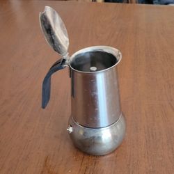 Bialetti  Espresso Maker One Cup Stove top percolator Made in Italy.
Pre-owned, good shape, please see photos for details.
Weight 1lb 3oz plus shippin