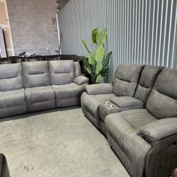 Free Delivery* Like New Gray Sofa & Loveseat Set with Recliners!