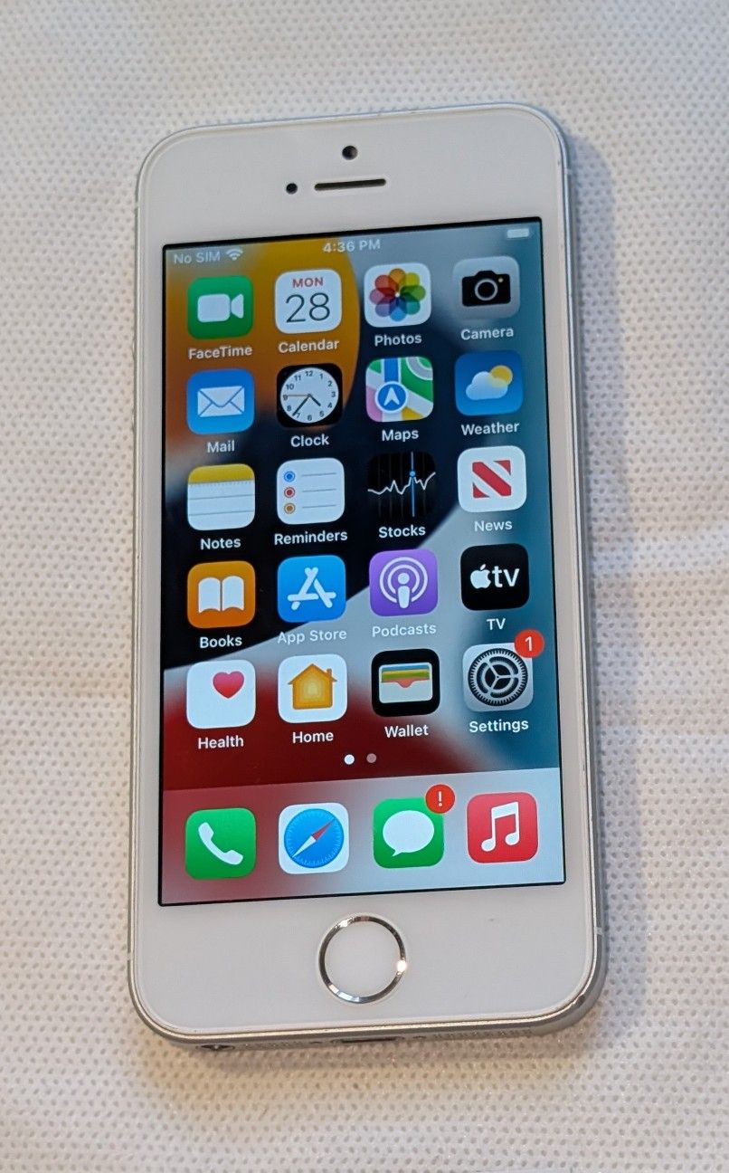 GOOD CONDITION APPLE iPhone SE 1 1st GEN 64GB UNLOCKED