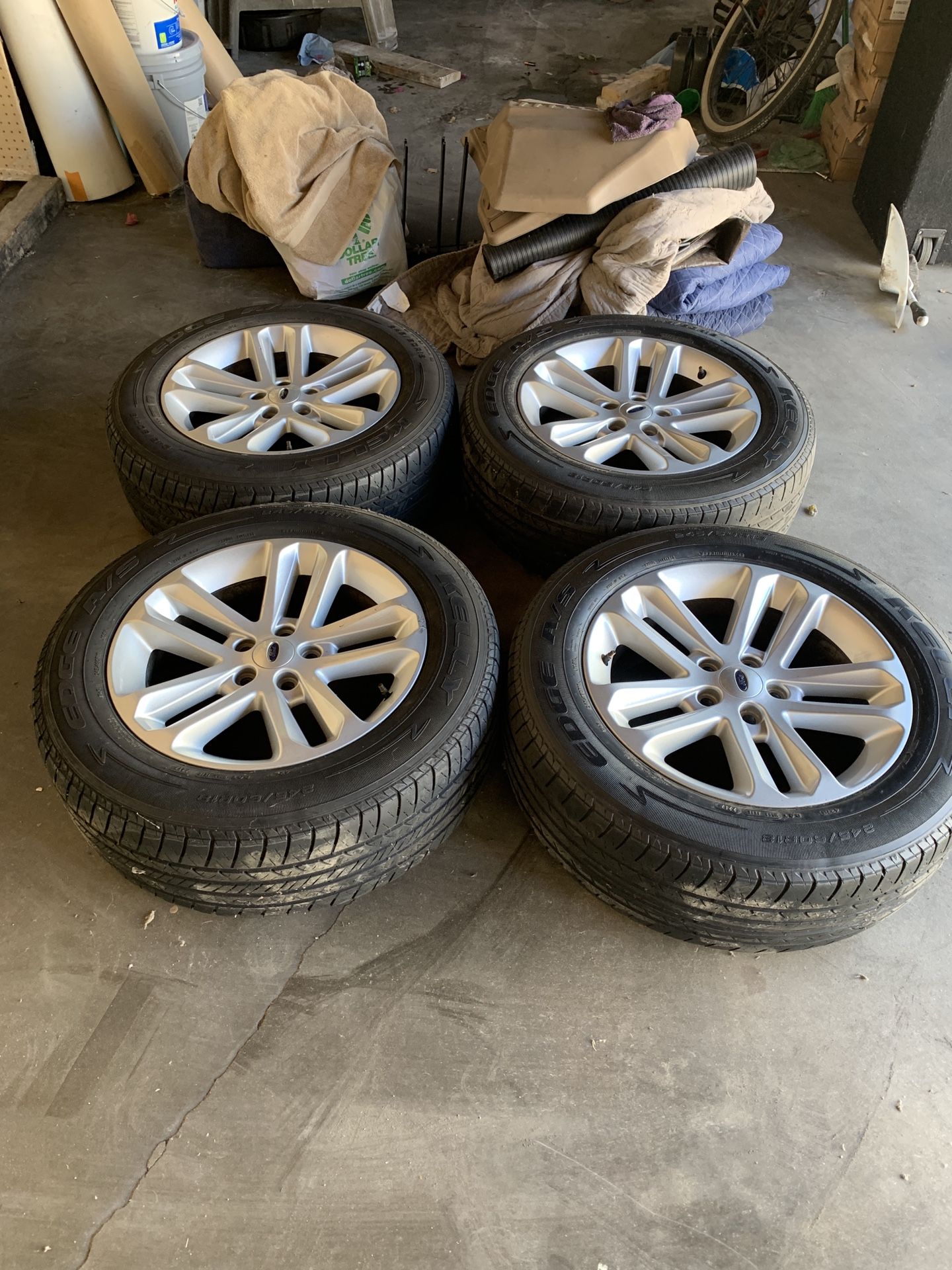 $500 - 245/60/18 - 2014 Ford explorer XLT Original Rims With Tires