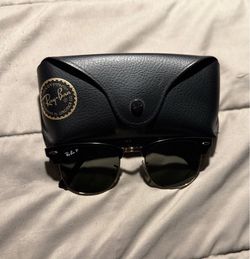 Ray-bans black and gold club master