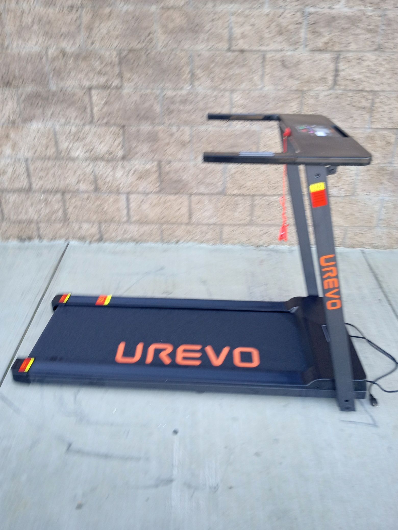 Brand new, heavy duty running electric treadmill