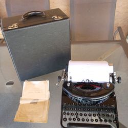 1930's Underwood Noiseless Typewriter Model 77