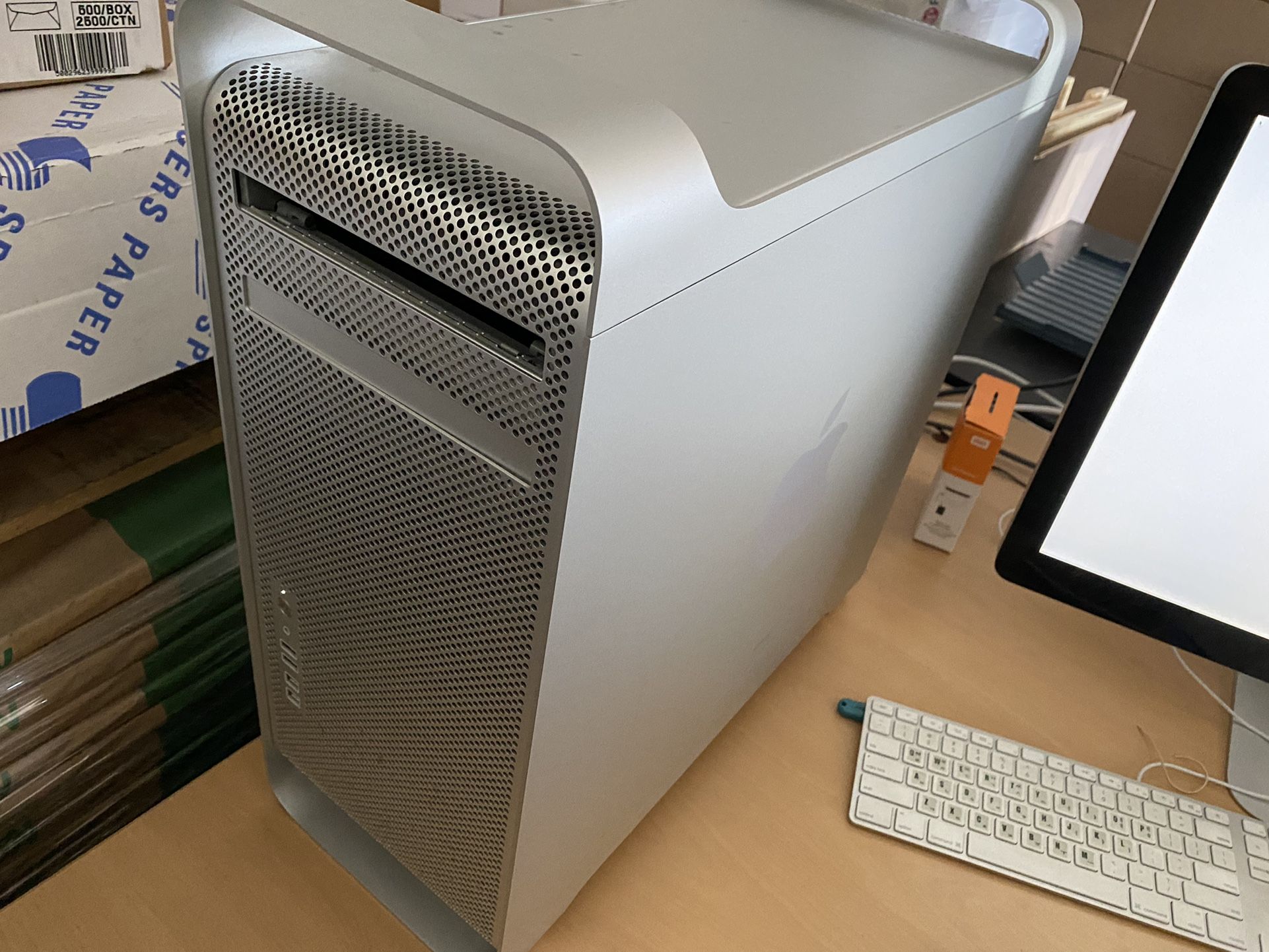 2010 Apple Mac Pro With 27in LED Cinema Display