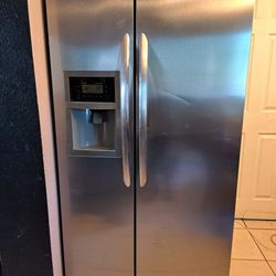 Frigidaire side By Side Fridge