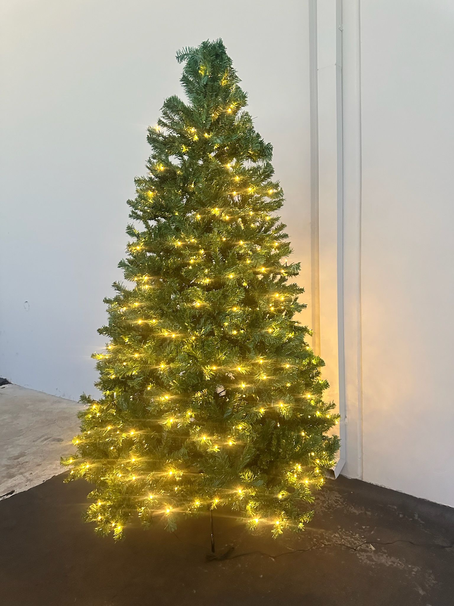 7.5ft Pre-lit Artificial Christmas Tree