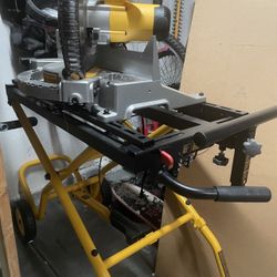 Dewalt Miter Saw Set Up 