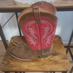 Women's western boots size 7.5 Ariat brand