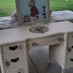 46x29x18  Beautiful  Alice Desk
